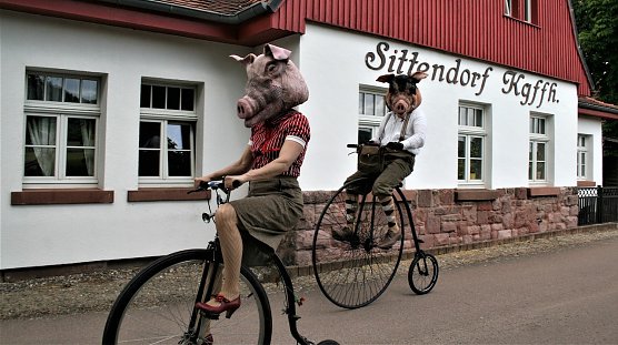 Herr Eber und Frau Sau (Foto: U. Reinboth)