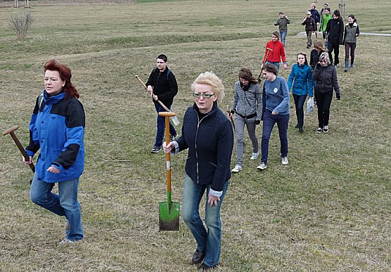 Baumpflanzung Bad Frankenhausen (Foto: Karl-Heinz Herrmann) Baumpflanzung Bad Frankenhausen (Foto: Karl-Heinz Herrmann)