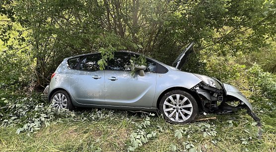 Verunglückter Opel (Foto: S.Dietzel) Verunglückter Opel (Foto: S.Dietzel)