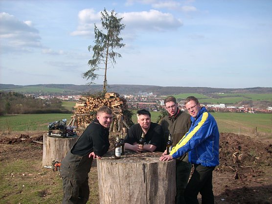 Vorbereitung Osterfeuer (Foto: Karl-Heinz Herrmann)