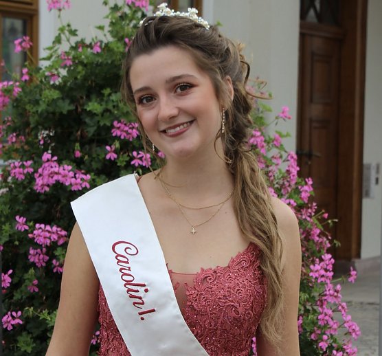 Sondersh&auml;user Weinprinzessin -Carolin I - beim Sondersh&auml;user Weinfest (Foto: Eva Maria Wiegand)