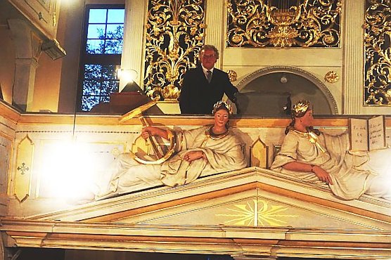 Organist Michael Sch&ouml;nheit (Foto: J. Kieper)