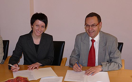 Grundpatenschaft abgeschlossen (Foto: Karl-Heinz Herrmann) Grundpatenschaft abgeschlossen (Foto: Karl-Heinz Herrmann)