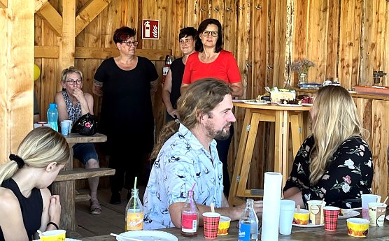 Pflegeeltern- und Pflegekinderfest auf der Funkenburg   (Foto: LRA Kyffh&auml;userkreis. Landr&auml;tin Antje-Hochwind-Schneider (SPD) Foto hinten rechts)