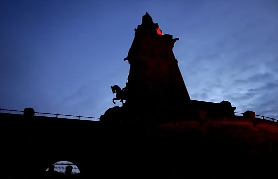 Taschenlampenführung auf dem Kyffhäuser-Denkmal (Foto: Kyffhäuser-Denkmal) Taschenlampenführung auf dem Kyffhäuser-Denkmal (Foto: Kyffhäuser-Denkmal)