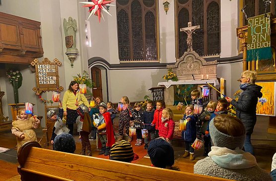 Martinsspiel in der St.-Matthias-Gemeinde in Sondershausen/Stockhausen (Foto: Frau Tausendfreund) Martinsspiel in der St.-Matthias-Gemeinde in Sondershausen/Stockhausen (Foto: Frau Tausendfreund)