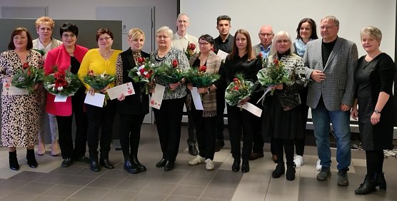 Ehrenamtliches Engagement in der Fl&uuml;chtlingshilfe in Anwesenheit der Landr&auml;tin Antje Hochwind-Schneider (SPD) (1.re.hinten) gew&uuml;rdigt (Foto: LRA Kyffh&auml;userkreis)