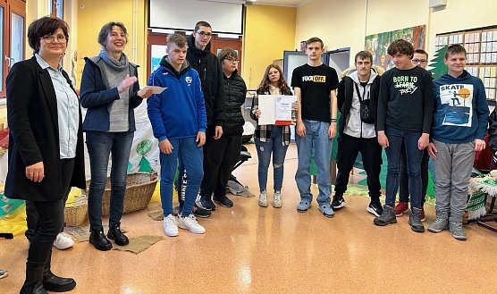 Die Klasse 9 des F&ouml;rderzentrums Artern belegte beim Schulwettbewerb den 1. Platz (Foto: LRA Kyffh&auml;userkreis)