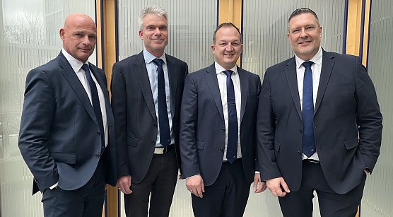 Von links: Die vier Vorstandsmitglieder aus der Nordth&uuml;ringer Volksbank eG und der VR Bank Westth&uuml;ringen eG wollen die Zukunft ihrer Banken k&uuml;nftig gemeinsam gestalten: Peter Herbst (Vorstand Nordth&uuml;ringen), Ralf Schomburg (Vorstand Westth&uuml;ringen), Marco Schmidt (Vorstand Nordth&uuml;ringen) und Mario Werneburg (Vorstand Westth&uuml;ringen) (Foto: VR Bank)