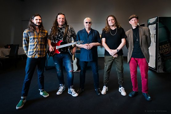Diese "Jungs" spielen Mitte M&auml;rz in Neustadt: Ian Paice (Mitte) mit der Band Purpendicular (Foto: Direct-Booking-Berlin/Tekknobase Prod)