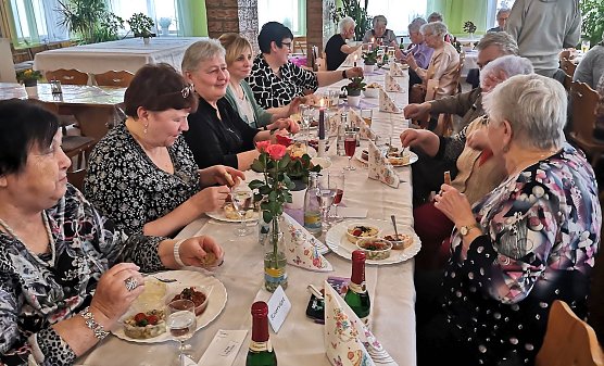 Frauentags-Kaffee im WB 4 gemeinsam mit Freunden (Foto: T.Leipold)