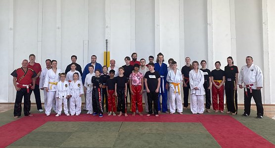 Chinesisch-Deutsche Kampfkunstverein Landesverband Th&uuml;ringen e.V. in Artern bei einer Aus- und Weiterbildung in der Kampfkunstschule Artern  (Foto: Werner Bank)