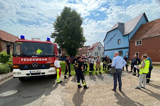 Unangek&uuml;ndigte Feuerwehr&uuml;bung im Kindergarten "Dorfspatzen" in Hohenebra (Foto: Janine Skara)