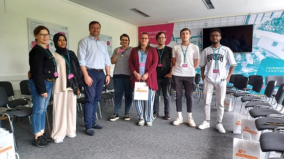 Sondersh&auml;user Bildungsverein besucht den Th&uuml;ringer Landtag und kommt mit dem Landtagsabgeordneten Stefan Schard (CDU) ins Gespr&auml;ch (Foto: Sondersh&auml;user Bildungsverein e.V.)