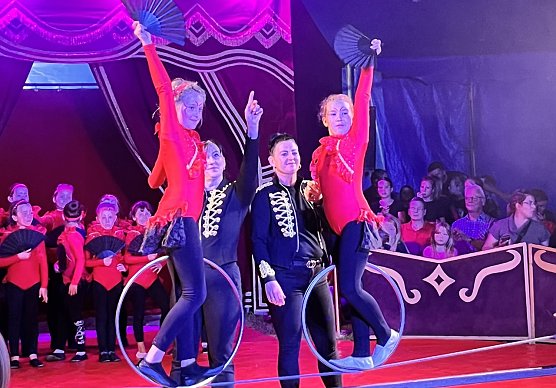 Mitmachzirkus Blubber auf dem Sportplatz in Udersleben (Foto: Elisabeth Gattermann)