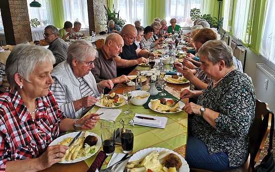 WB4 beim Spargelessen und der Auswertung der Stadtratswahlen in Sondershausen (Foto: T. Leipold)