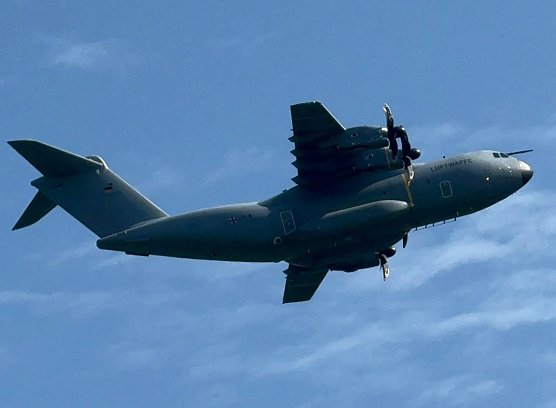 Transall über der Goldenen Aue (Foto: Ulrich Reinboth) Transall über der Goldenen Aue (Foto: Ulrich Reinboth)