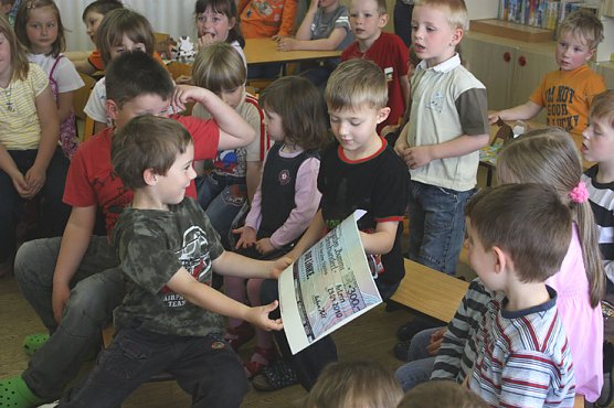 Tausche Blume gegen Scheck (Foto: Die Linke)
