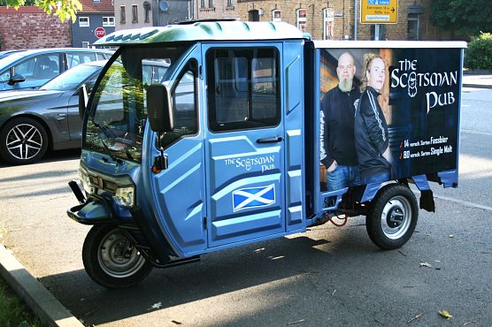 Ungew&ouml;hnliches Elektro-Gef&auml;hrt vor der Pfalz (Foto: Ulrich Reinboth)