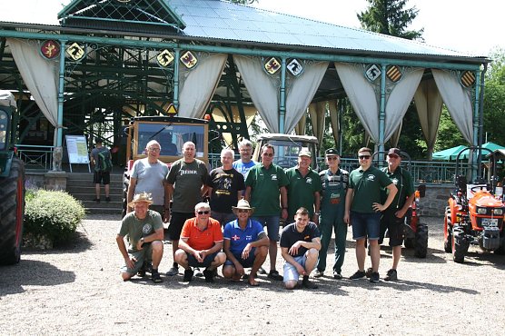 Schlepperfreunde auf dem Auerberg (Foto: Ulrich Reinboth)
