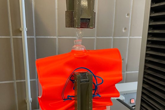 Nachdem die Stiftung Warentest verbreitete Schwimmfl&uuml;gel von Fashy mit Mangelhaft bewertet hat, reagiert der Anbieter nun: Die Sima-Schwimmfl&uuml;gel werden zur&uuml;ckgerufen. Kinder k&ouml;nnten an Kleinteilen ersticken... (Foto: Stiftung Warentest)