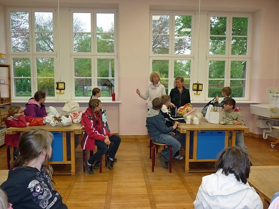 Bau eines Insektenhotels (Foto: Karl-Heinz Herrmann)
