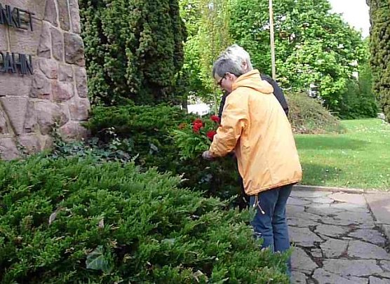 Der Opfer gedacht (Foto: Karl-Heinz Herrmann)