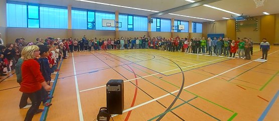 Weihnachtssingen an der Grundschule &Ouml;stertal (Foto:  Viktoria Eis)