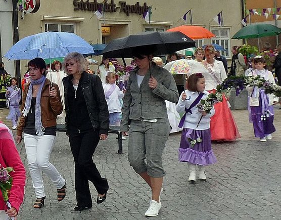 Fliederfest er&ouml;ffnet (Foto: Karl-Heinz Herrmann)