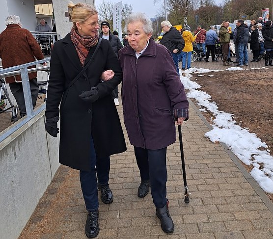 Eröffnung Anbau des 2. Personenaufzugs in Sondershausen (Foto: wbg Wippertal) Eröffnung Anbau des 2. Personenaufzugs in Sondershausen (Foto: wbg Wippertal)
