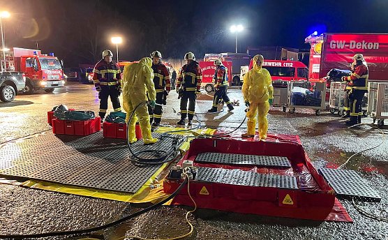 Feuerwehreinsatz bei einem Agrarbetrieb im Kyffhäuserkreis (Foto: Silvio Dietzel) Feuerwehreinsatz bei einem Agrarbetrieb im Kyffhäuserkreis (Foto: Silvio Dietzel)