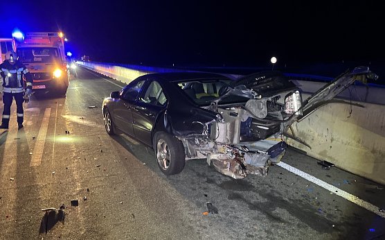 Schwerer Unfall auf Thüringer Autobahn (Foto: Autobahnpolizei) Schwerer Unfall auf Thüringer Autobahn (Foto: Autobahnpolizei)