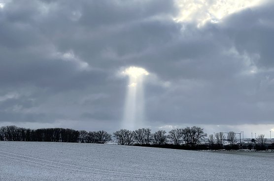 Scheinwerfer auf Aschara gerichtet (Foto: oas) Scheinwerfer auf Aschara gerichtet (Foto: oas)