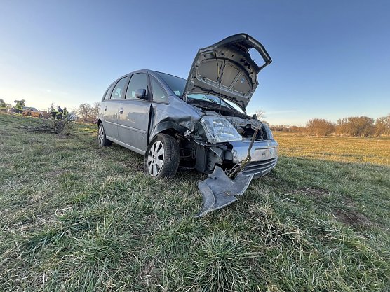 Unfall am Nachmittag bei Kleinfurra (Foto: S.Dietzel) Unfall am Nachmittag bei Kleinfurra (Foto: S.Dietzel)