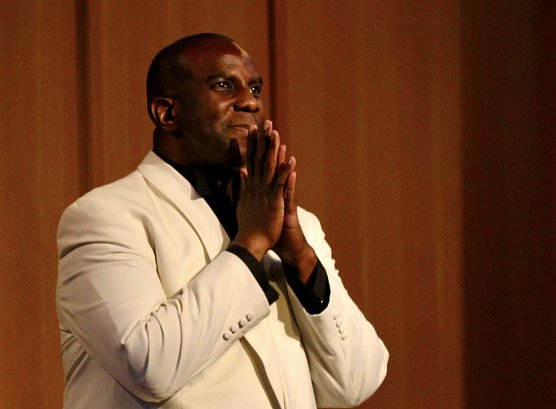 Tenor Marvin Scott l&auml;dt zu einem Soloabend im Jugendclubhaus ein (Foto: Eva Maria Wiegand)