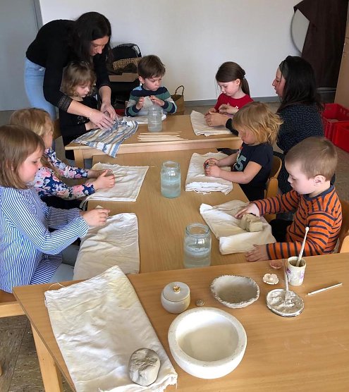 Töpfern in der Kindervilla in Bad Frankenhausen (Foto: Katrin Milde) Töpfern in der Kindervilla in Bad Frankenhausen (Foto: Katrin Milde)
