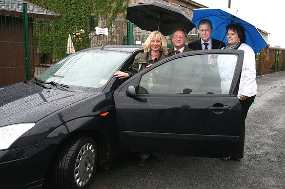Auto f&uuml;r Tierheim Gehofen (Foto: Kyffh&auml;usersparkasse)