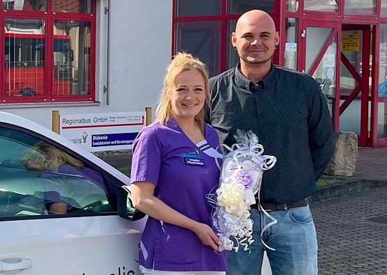 v.li.n.re. Josephine Liebau ist die neue Praxisanleiterin in der Sozialstation Sondershausen Novalis, Teamleiter Stefan Mei&szlig;geier (Foto: Karina Krausholz)