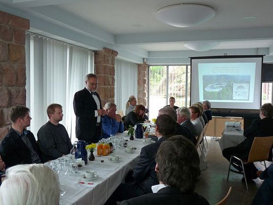 Stützmauer am Kyffhäuser (Foto: Karl-Heinz Herrmann) Stützmauer am Kyffhäuser (Foto: Karl-Heinz Herrmann)