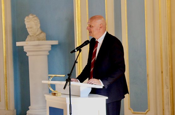 B&uuml;rgermeister von Sondershausen Steffen Grimm er&ouml;ffnet die Festwoche "900 Jahre Sondershausen" (Foto: Eva Maria Wiegand)