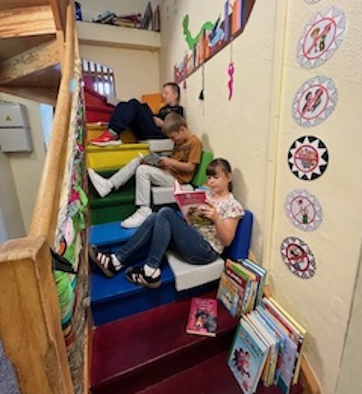 Lesetreppe in der Staatlichen Grundschule in Udersleben (Foto: Elisabeth Gattermann)