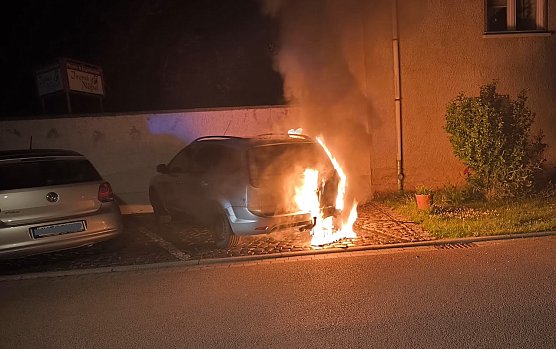 Brennender PKW in Heldrungen (Foto: Feuerwehr Heldrungen/Silvio Dietzel)