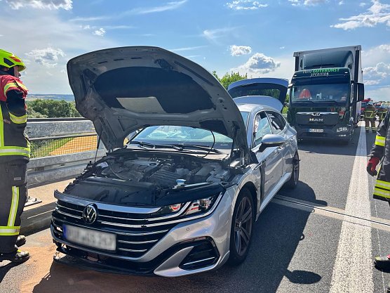Unfallfahrzeug auf der A38 (Foto: S. Dietzel) Unfallfahrzeug auf der A38 (Foto: S. Dietzel)