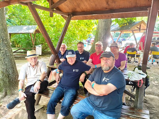 In geselliger Runde (Foto: OV Kyffhäuser) In geselliger Runde (Foto: OV Kyffhäuser)