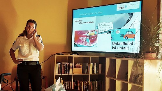 Polizeiobermeisterin, Frau Weber, von der Landespolizeiinspektion Nordhausen (Sachbereich Verkehr) (Foto: Dorothea Keeper)