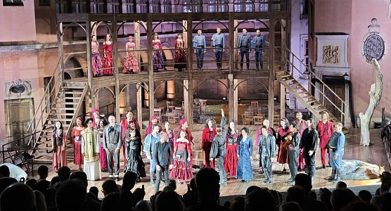 Standing Ovations nach drei Stunden Musical-Feeling (Foto: nnz)