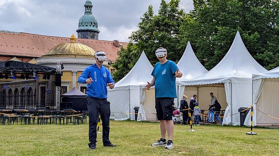 Der Hit bei Gro&szlig; und Klein: Dr 3D-VR-Simulatur bietet reale Abenteuer. (Foto: Janine Skara)