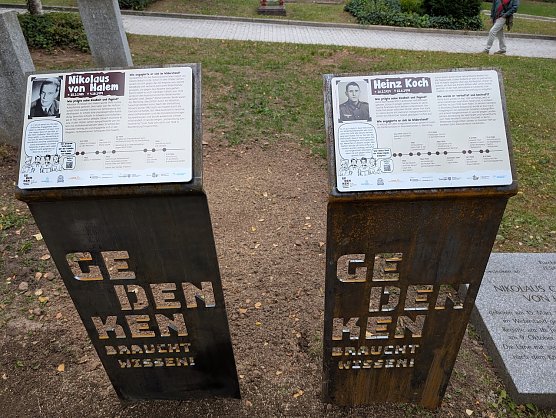 F&uuml;r die Sondersh&auml;user NS-Opfer Heinz Koch und Nikolaus von Halem wurden auf dem Ehrenhain neue Informationstafeln &uuml;ber ihr Leben und Wirken erstellt (Foto: Janine Skara)
