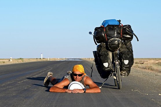 Mit dem Fahrrad auf der Seidenstraße (Foto: Thomas Meixner) Mit dem Fahrrad auf der Seidenstraße (Foto: Thomas Meixner)