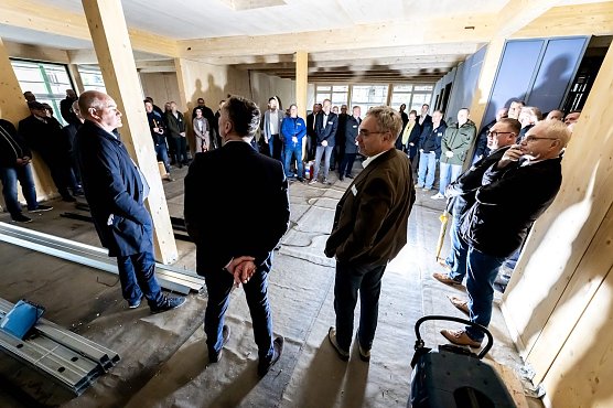 Besichtigung Grundschulneubau Ilfed (Foto: C.Keil)